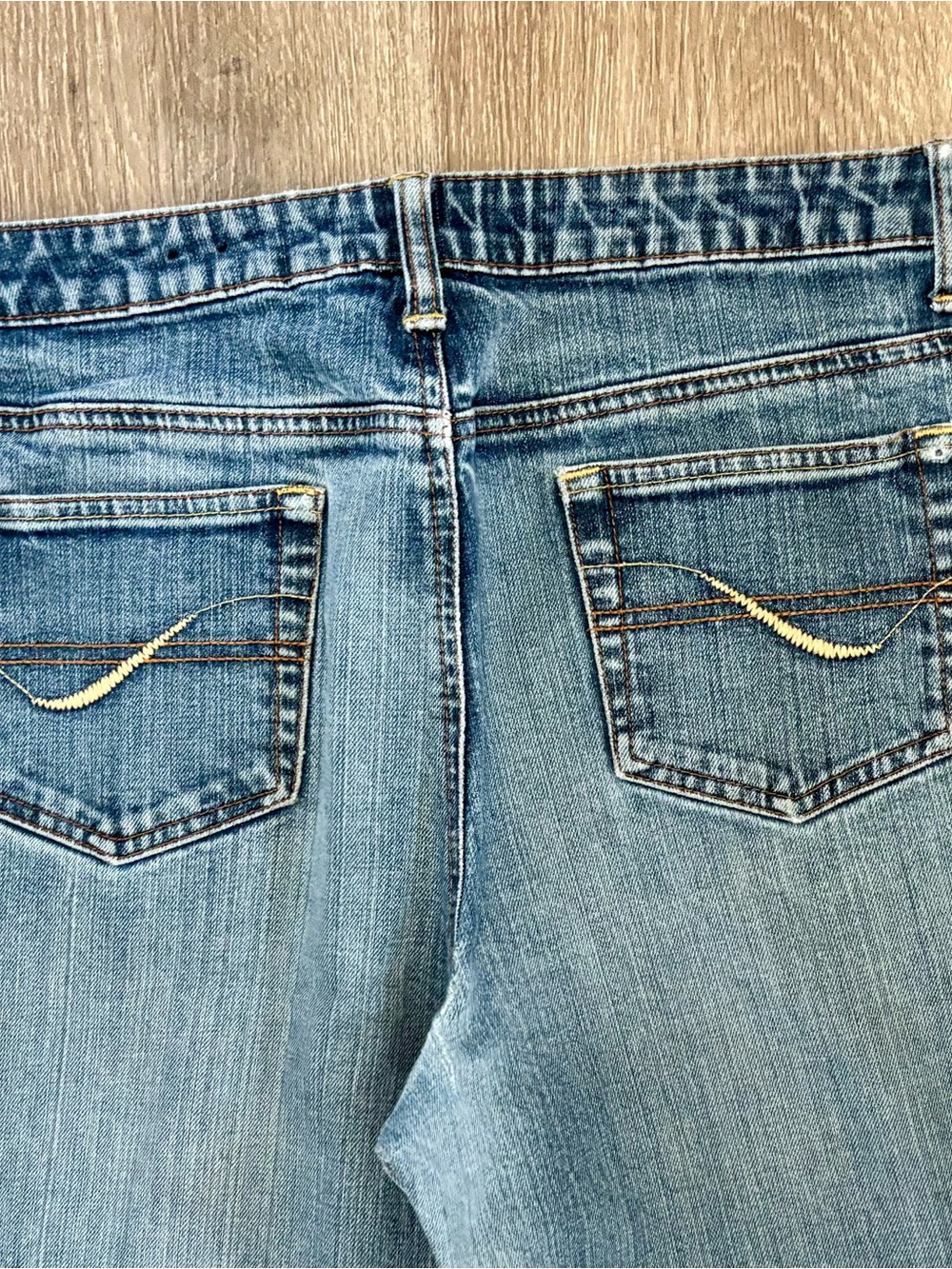 a.n.a Light Blue High-Rise Women's Jeans with Curved Back Stitching